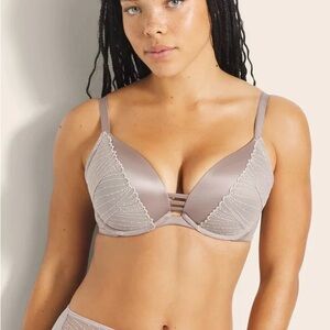 LIKE NEW SIZE 42DD Soma Satin Bra in Taupe with Lace Detail